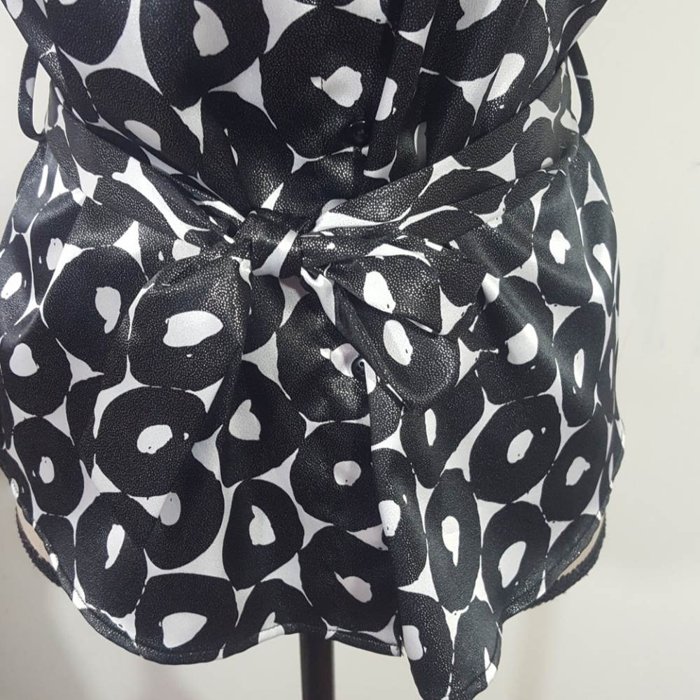 NY Collection Abstract Pattern Short Sleeves Button Down Black and White Top. M - Picture 3 of 8